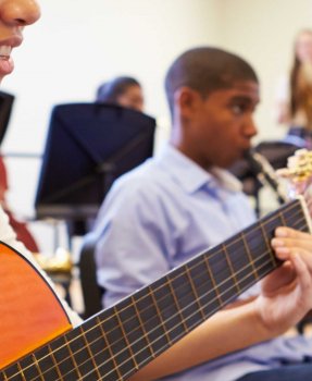 L'École Ressource d'Enseignement Artistique<br>Saint-Laurent-de-Chamousset